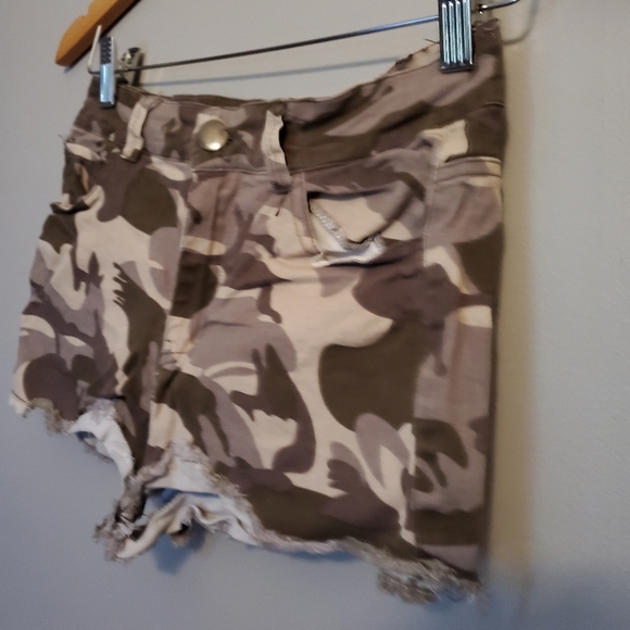 Seduction - Camo Shorts - Size S/M - Picture 5 of 9